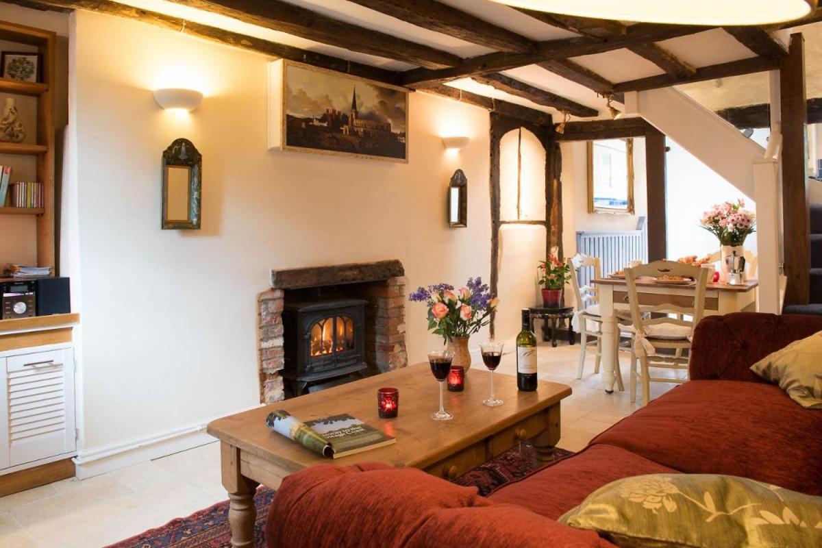 Meddlars A Historic Cottage On The Countryside Edge Of A Vibrant Market Town Hadleigh  Exterior photo