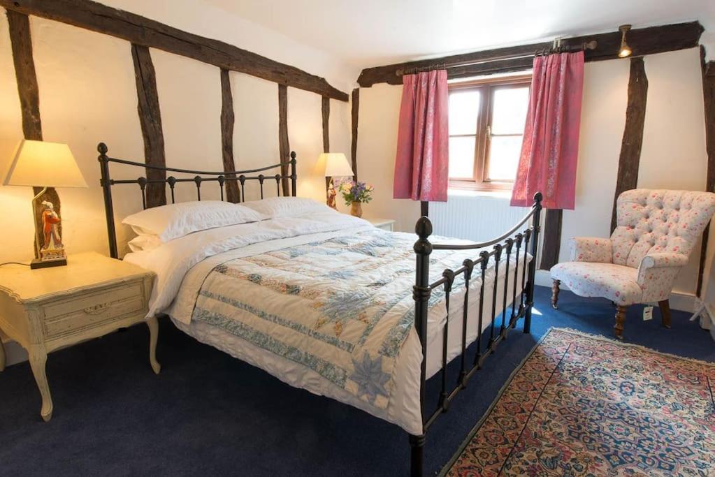 Meddlars A Historic Cottage On The Countryside Edge Of A Vibrant Market Town Hadleigh  Exterior photo